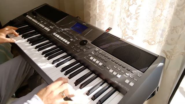 Yamaha PSR S 670 смотреть онлайн