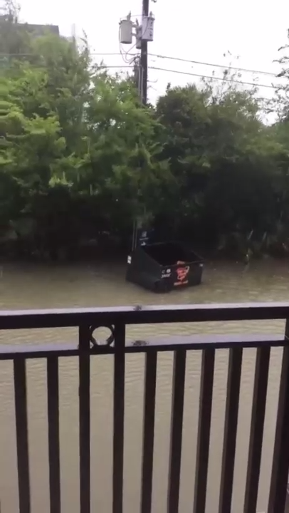 Плавающий мусорный бак смотреть онлайн