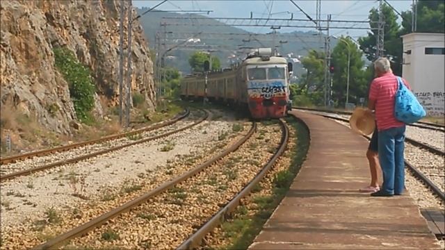 Прибытие электропоезда ЭР 31 на станцию Сутоморе, Черногория смотреть онлайн