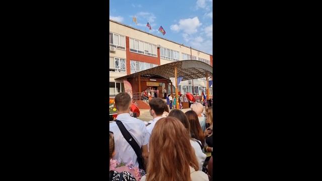 Первый раз в 1 класс! Идём в школу в Краснодаре, в 1"Я" не попали))) переезд в Россию смотреть онлайн
