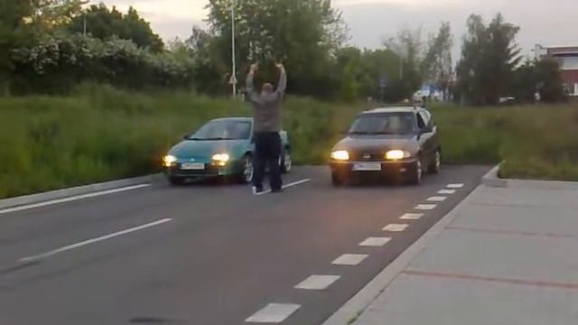 Mazda vs. Opel Astra смотреть онлайн
