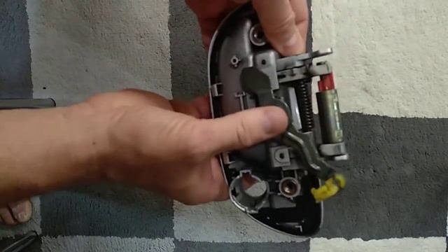 Ручка двери Субару Легаси 2004 год, разбор неисправности смотреть онлайн