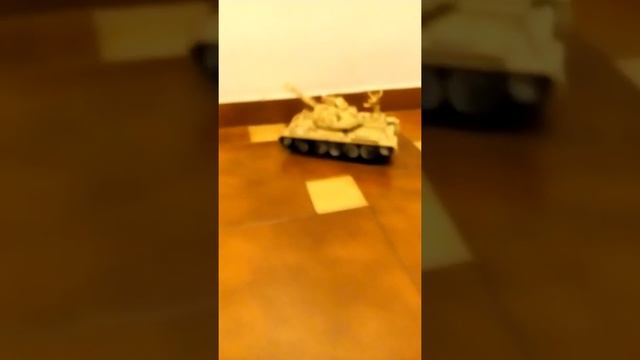 Tanque de guerra de juguete con movimiento luz y sonido смотреть онлайн