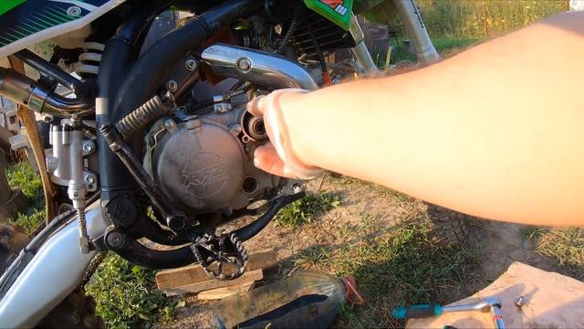 КАК ПОМЕНЯТЬ МАСЛО В ДВИГАТЕЛЕ ПИТБАЙКА смотреть онлайн