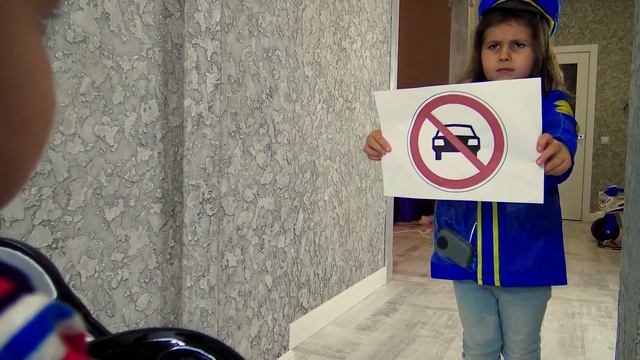 Милана играет в полицейского и правила поведения для детей смотреть онлайн