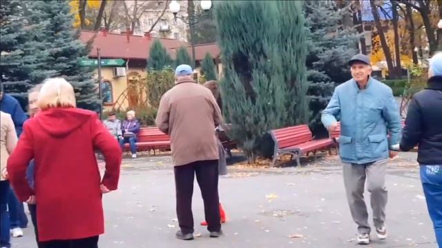 ТЫ ЖЕНЩИНА МОЯ МОНА ЛИЗА 28 ОКТЯБРЯ 2023 ХАРЬКОВ ТАНЦЫ В ПАРКЕ УКРАИНА смотреть онлайн