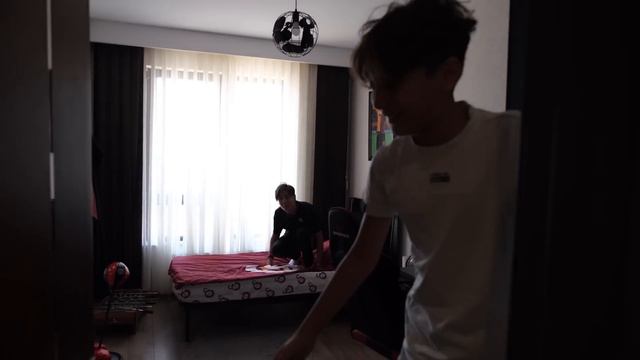 EVİN İÇİNDE YERDE LAV VAR CHALLENGE !! THE FLOOR İS LAVA CHALLENGE смотреть онлайн