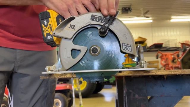 DEWALT 20V MAX 7 1 4 Inch Cordless Circular Saw with Brake Kit - Amazon смотреть онлайн