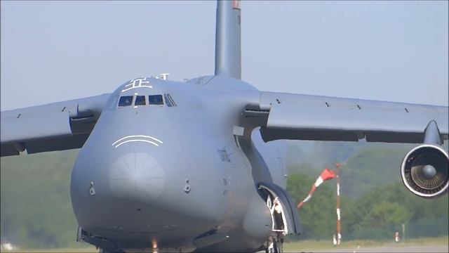 "GD 112": Lockheed C5 GALAXY landing at Gdańsk Airport. смотреть онлайн