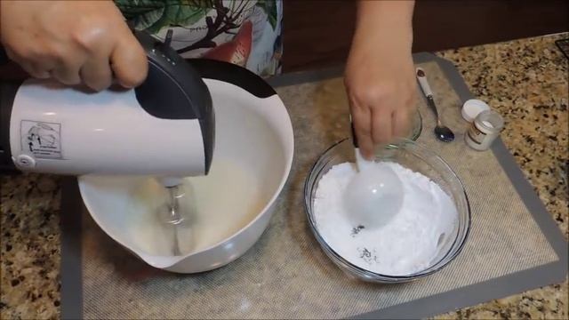 ПАСХАЛЬНАЯ ГЛАЗУРЬ глянцевая. Идеальный рецепт. Высыхает за 20 мин. НЕ КРОШИТСЯ. смотреть онлайн