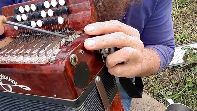 Установка МИКРОФОНОВ в маленький БАЯН "Кременное"/Обзор детской ИГРУШКИ из СССР/Фестивальная жизнь смотреть онлайн