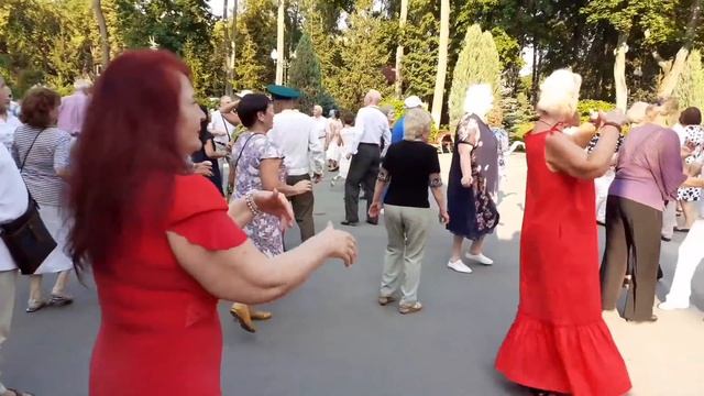 ЦЫГАНОЧКА АЗА!????/ТАНЦЫ В ПАРКЕ ГОРЬКОГО ХАРЬКОВ 2021 смотреть онлайн
