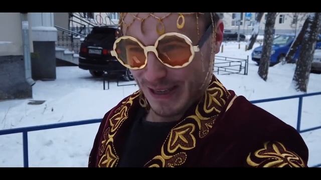 Зульфия и Руфиля вышли гулять во двор смотреть онлайн