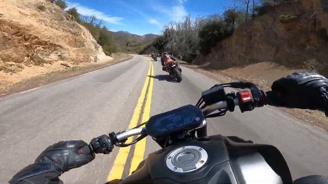 FULL Throttle - 2021 Yamaha MT-07 - Ferrari 488 Pista смотреть онлайн