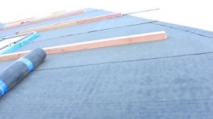 Исправляем кровлю - монтаж подкладочного ковра