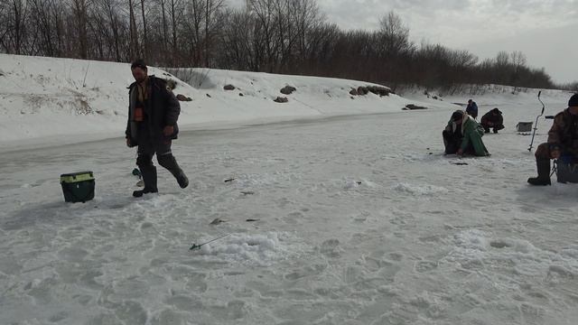 Караси дали жару рыбакам смотреть онлайн
