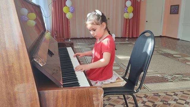 А. Гедике "Заинька", исп. Рахимова Лейла, 5 лет смотреть онлайн