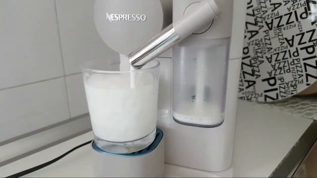 Nespresso De Longhi Lattissima One Accensione E Cappuccino смотреть онлайн
