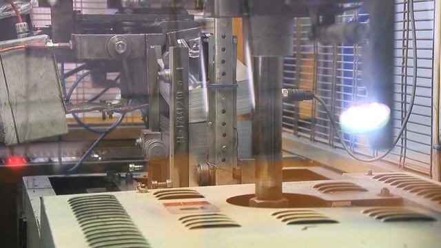 Saucy Baked Beans: how cans are made? смотреть онлайн