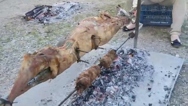 Баран на вертеле Пасха Греция.#3 Баранчик на пол дороге к столу смотреть онлайн