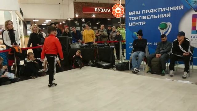 Bboy NRG vs bboy Ураган ROCK THIS HALLOWEEN breaking battle смотреть онлайн
