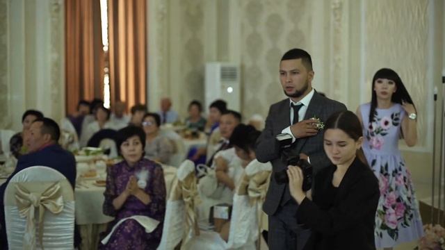 БРАТ И СЕСТРА ЗАСТАВИЛИ АПЛОДИРОВАТЬ ЗАЛ СТОЯ. ӘПКЕСІ МЕН АҒАСЫ БАУЫРЛАРЫНА ӨЛЕҢ АЙТТЫ. смотреть онлайн