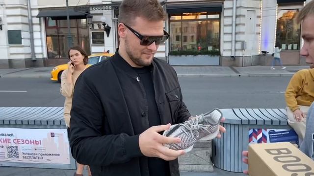 Смогут ли модники отличить подделку Adidas YEEZY BOOST 350 V2 от оригинала смотреть онлайн