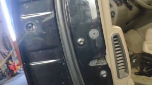 Как снять переднюю дверную ручку на AUDI Q7. How to removing door handle Audi Q7