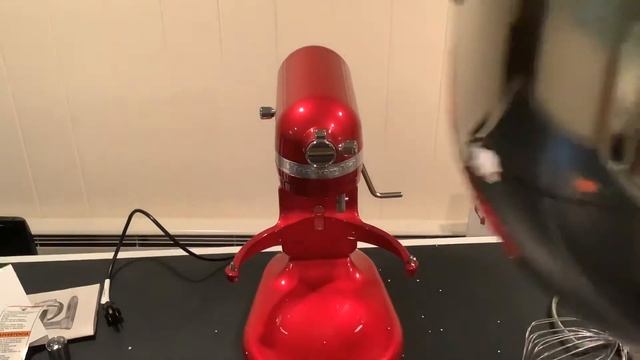 Unboxing my KitchenAid Candy Apple Red 7 quart mixer смотреть онлайн