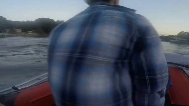 Юрий Моша США За рулем гидроцикла с пивом волны на реке с крокодилами Русская Америка смотреть онлайн