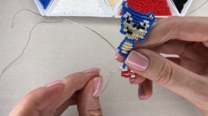 Фигурка Соник из бисера параллельным плетением