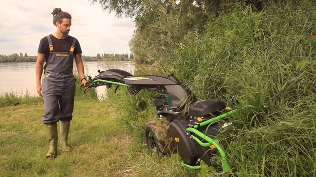 P130 Trinciasarmenti al lavoro in golena - Flail mower | EUROSYSTEMS смотреть онлайн