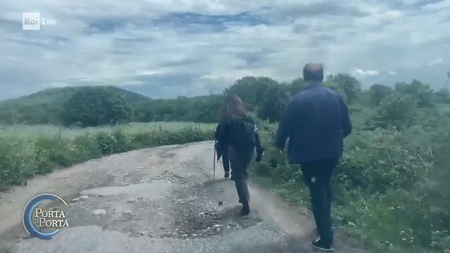 Trevignano Romano, Gisella Cardia legge il messaggio della Madonna - Porta a porta 03/05/2023 смотреть онлайн