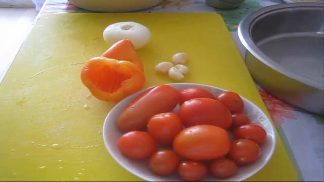 Серебряные мешочки с куриными бедрышками и овощами на ужин смотреть онлайн