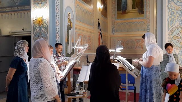 "Хвалите имя Господне" полиелей, тропари по непорочных глас 5 (Подобен "Радуйся Живоносный кресте") смотреть онлайн