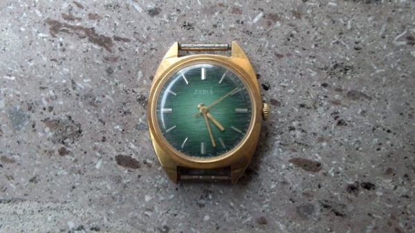 Vintage Elegant Zarja Zarya (ЗАРЯ) 17 Jewels Gold Plated USSR Mechanical Watch.