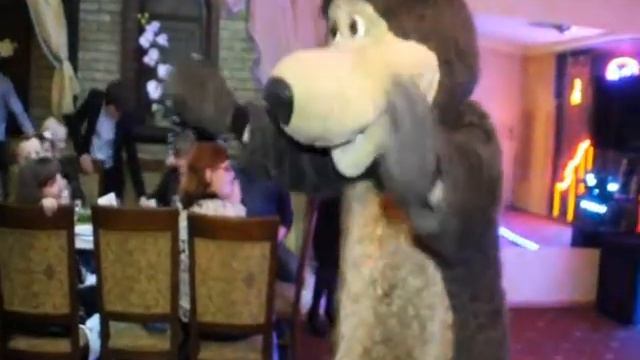 Цыганка и Медведь Поздравление с 8 марта Арт-группа Анимашки смотреть онлайн