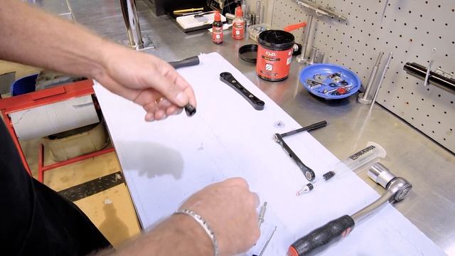Rockshox Charger 2.1 Damper Service - watch as Robbie services this suspension cartridge. смотреть онлайн