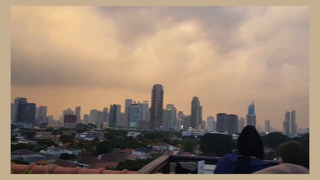 The Hermitage Hotel Jakarta, La Vue Rooftop Bar, Menteng || 360° View Jakarta смотреть онлайн