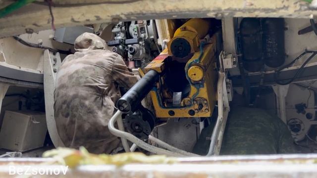 работа артиллеристов НМ ДНР. «Нона» уничтожает огневые точки ВСУ.mp4 смотреть онлайн