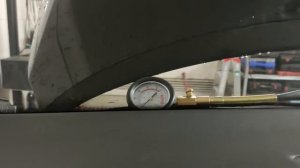 VW Golf 5  1.6 BSE загорелась лампа давления масла, меряем давление.