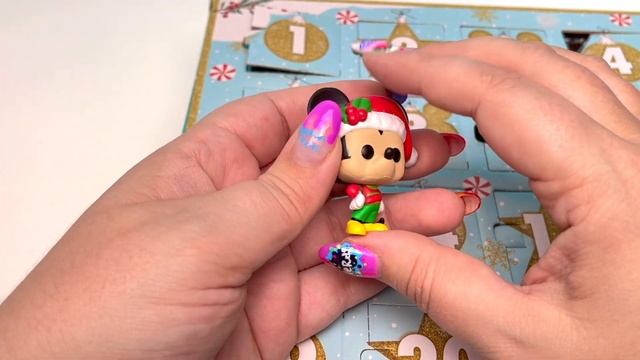 UNBOXING DISNEY HOLIDAY FUNKO 2022 ADVENT CALENDAR!! смотреть онлайн