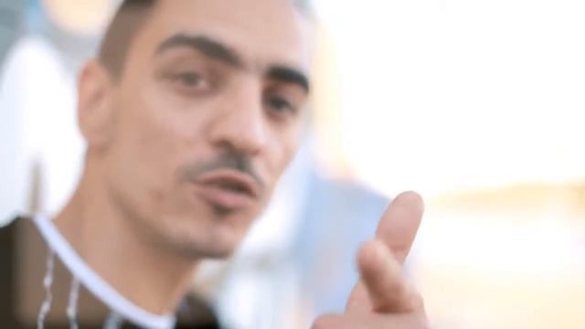 Три Кита (Зануда, Gipsy King, Тато) - Поднимите Руки [Official Video] смотреть онлайн
