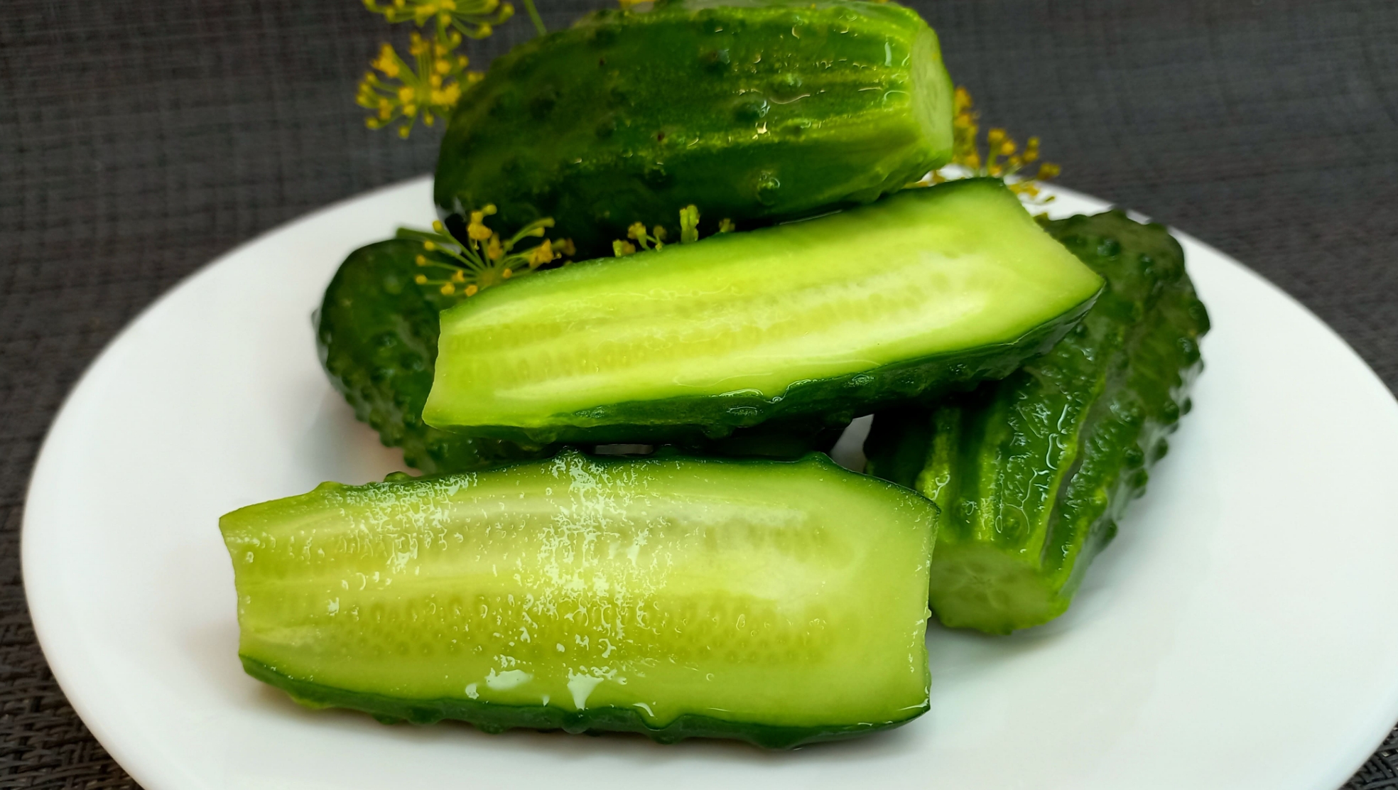 Хрустящие малосольные огурчики смотреть онлайн