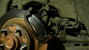 Замена задних колодок Mazda 6 GG.