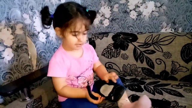 Аиша и Кристина расчёсывать волосы 😍😍 смотреть онлайн