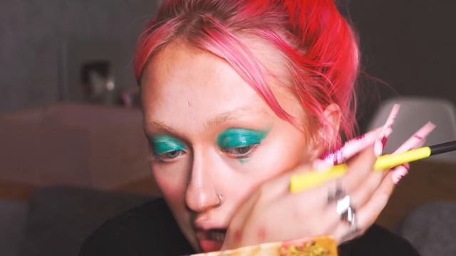 Делаю полноценный макияж Цветными Карандашами! Я в восторге! смотреть онлайн