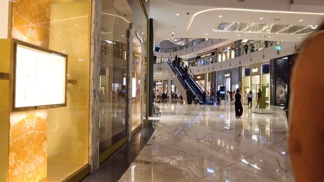 Dubai Mall , Fashion Avenue ?? The Richest People In Dubai