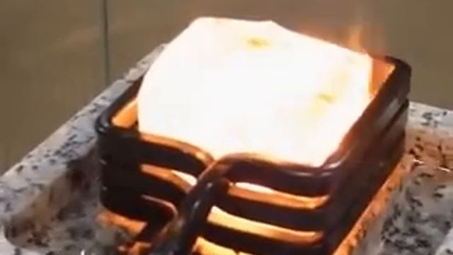 Лед раскалился под воздействием СВЧ волн смотреть онлайн