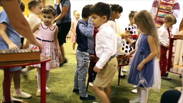 Праздник осени в детском саду #ФУТАЖИ ЗАСТАВКИ #NanaShow смотреть онлайн